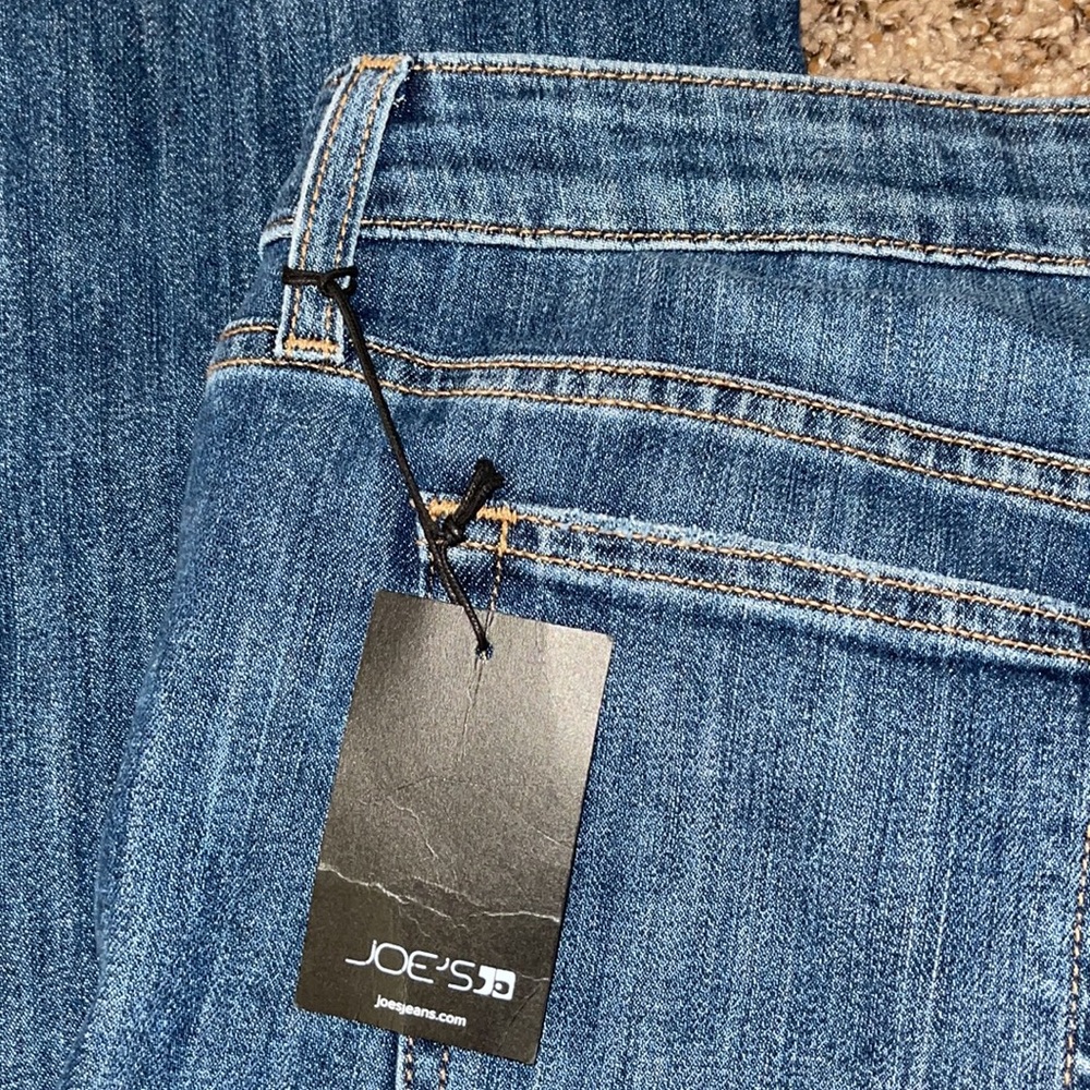 JOE'S JEANS Mid-Rise Bootcut AMANA Jeans Med dark Wash. NEW WITH TAGS. Size 32 - Picture 8 of 8
